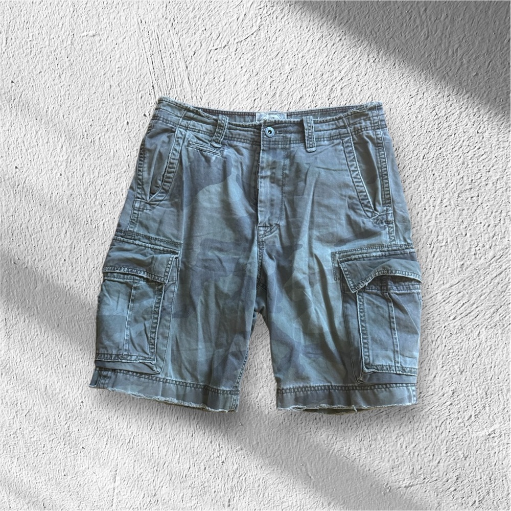 Y2k camo cargo shorts 33”
